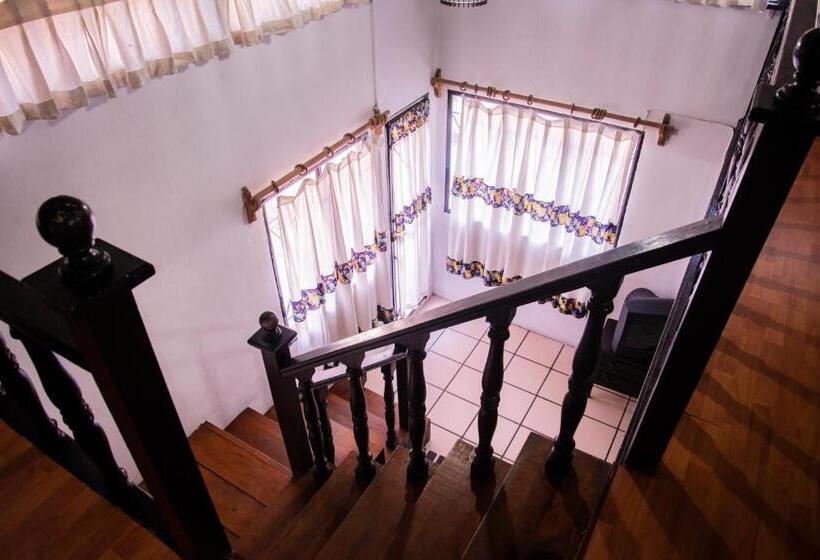 بانگلوی استاندارد, Hacienda De Cobos