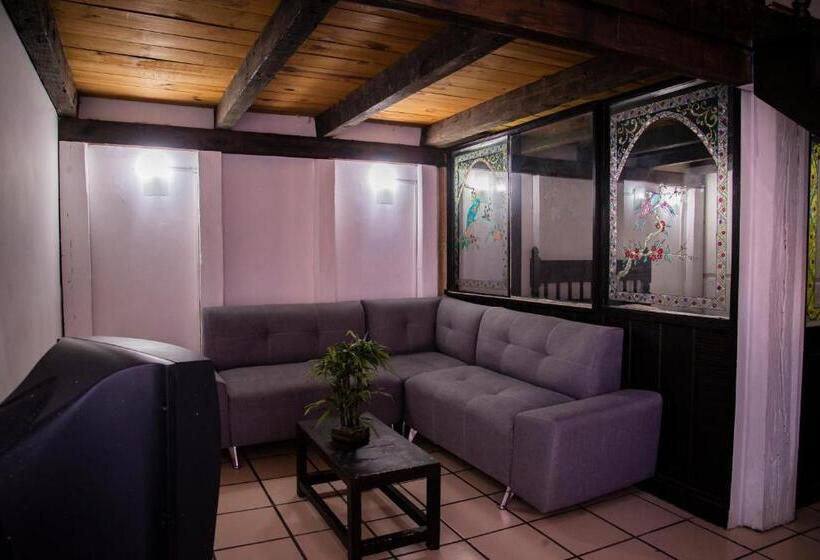 بانگلوی استاندارد, Hacienda De Cobos