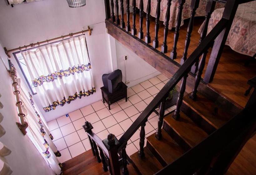 بانگلوی استاندارد, Hacienda De Cobos