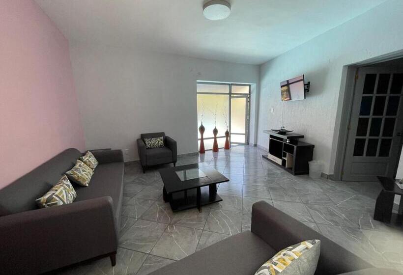 سوییت خانوادگی, Hacienda De Cobos