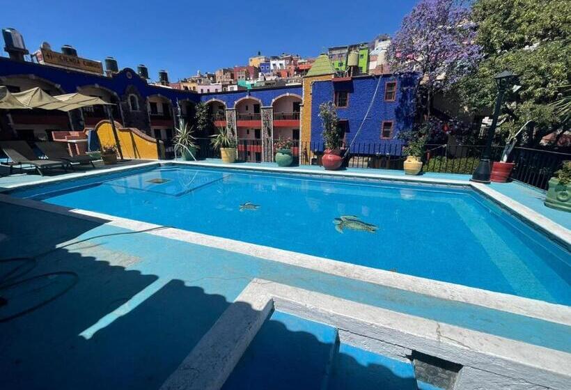 سوییت خانوادگی, Hacienda De Cobos