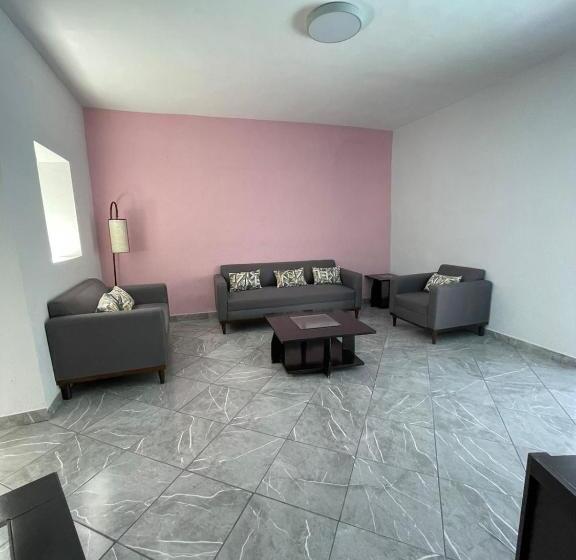 سوییت خانوادگی, Hacienda De Cobos