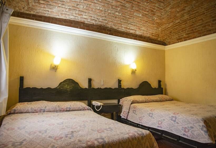 اتاق استاندارد سه نفره, Hacienda De Cobos