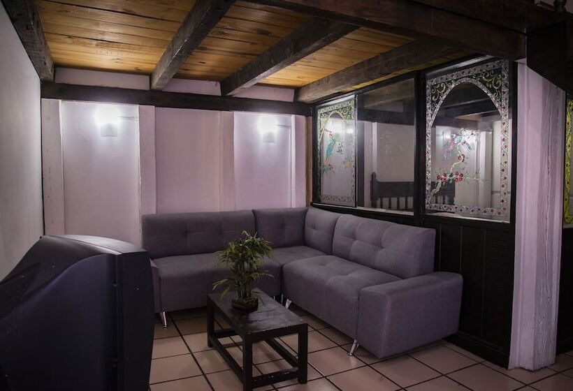 بانگلوی استاندارد, Hacienda De Cobos