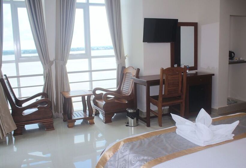 חדר דלוקס, Kc River