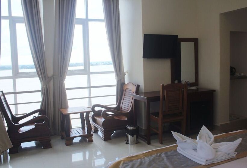 חדר דלוקס, Kc River