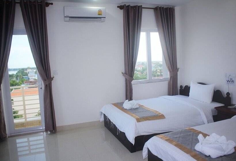 חדר דלוקס, Kc River