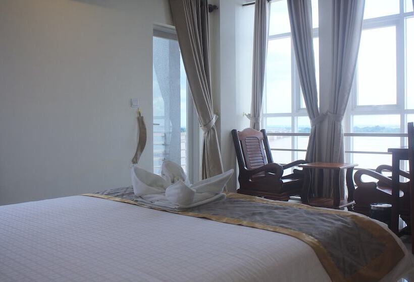 חדר דלוקס, Kc River