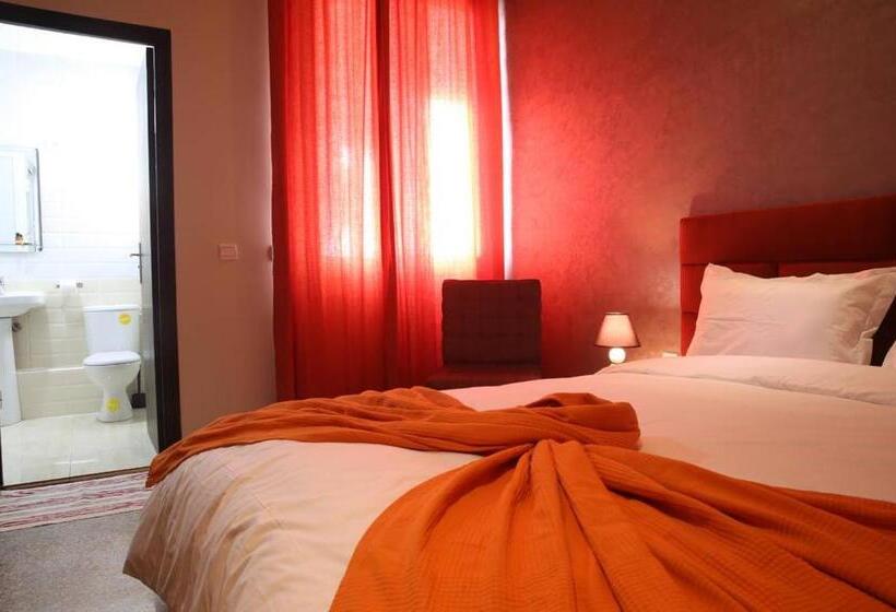 اتاق خانوادگی, Point Du Jour