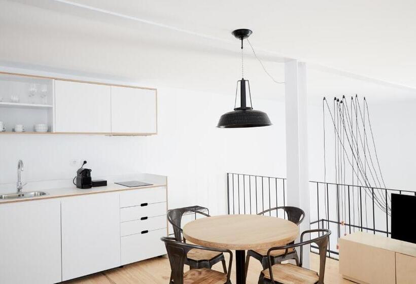 إستوديو قياسى, Sapientia Boutique