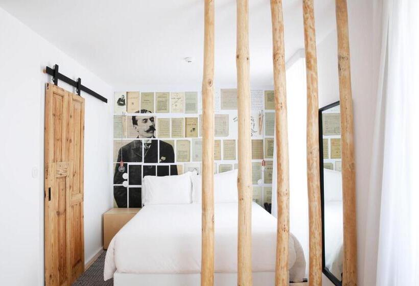 جناح جونيور, Sapientia Boutique