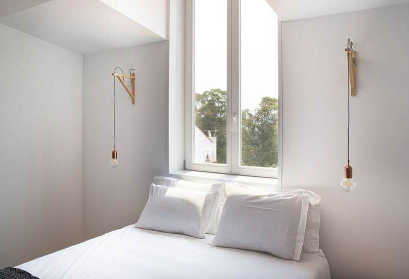 جناح جونيور, Sapientia Boutique