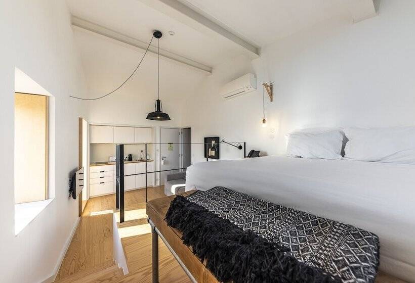 جناح جونيور, Sapientia Boutique