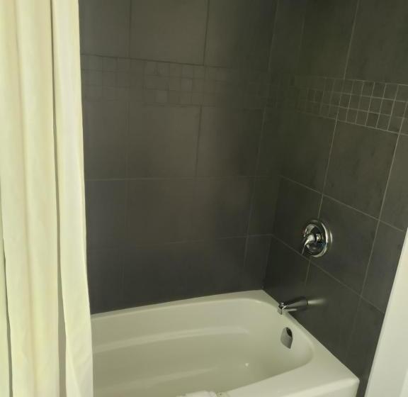 كابينة, Adventure The Bruce Inn   Recently Renovated With Outdoor Hot Tub