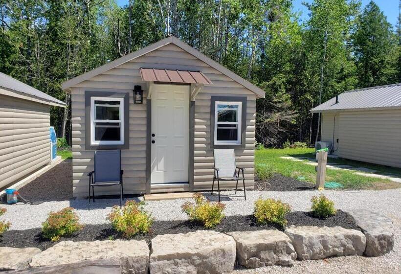 Хижина, Adventure The Bruce Inn   Recently Renovated With Outdoor Hot Tub