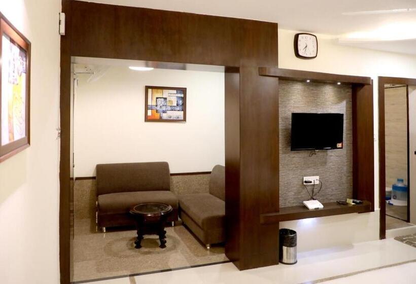 Deluxe Room King Size Bed, Playotel Inn Anmol Classic