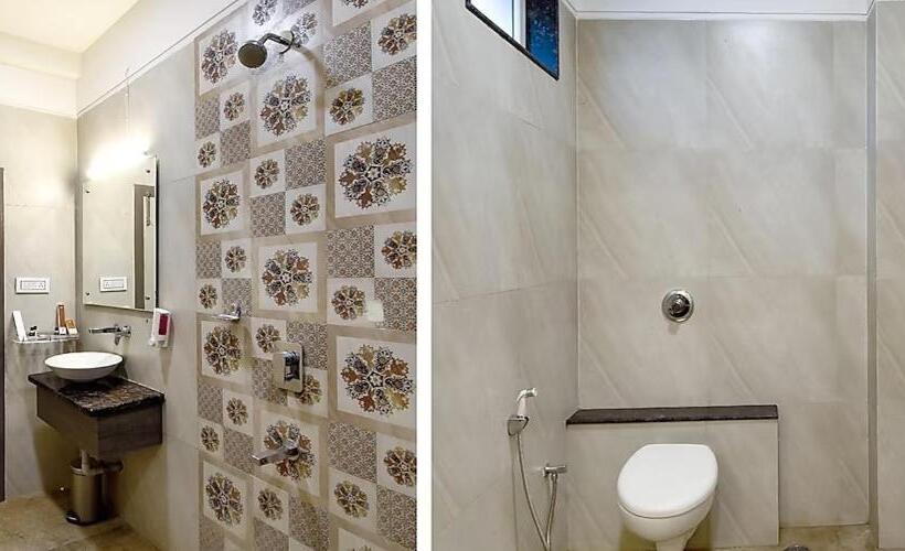 Superior Triple Room, Playotel Inn Anmol Classic