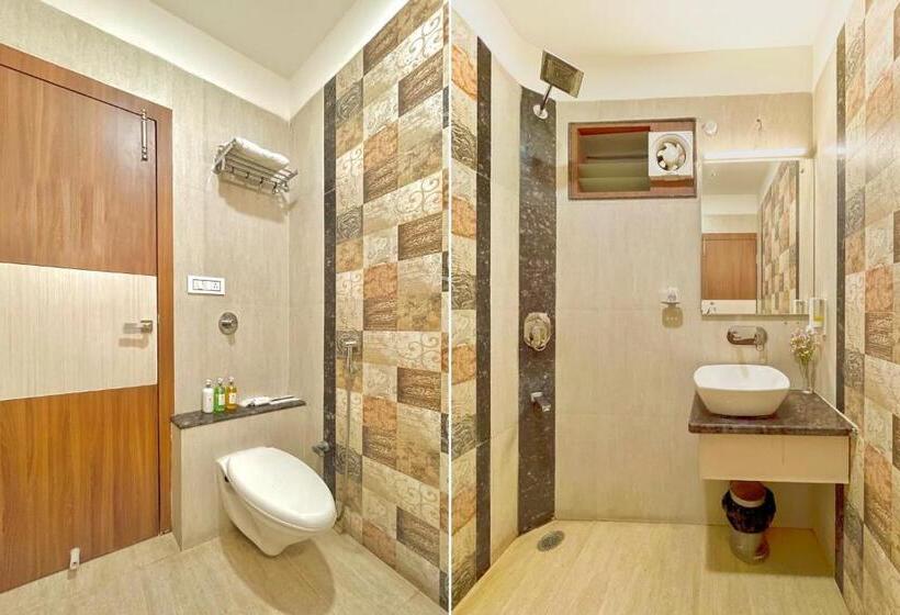 Superior Triple Room, Playotel Inn Anmol Classic