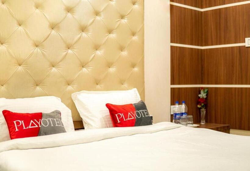 Superior Triple Room, Playotel Inn Anmol Classic