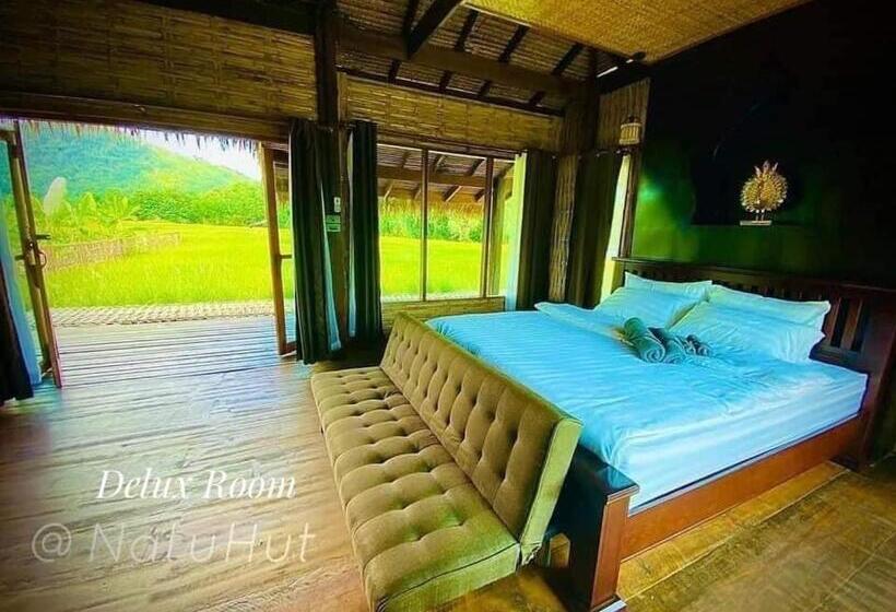 Номер Deluxe Кровать Кинг, Natu Hut Farm Stay & Cafe  Chiang Mai
