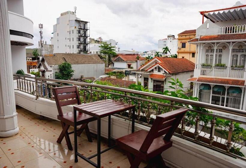 اتاق لوکس با بالکن, Velvet Rose