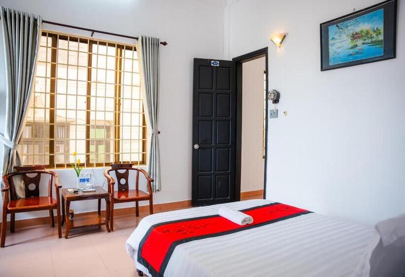 Deluxe room with river view, Velvet Rose