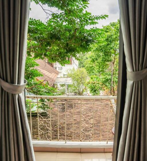 Deluxe room with river view, Velvet Rose