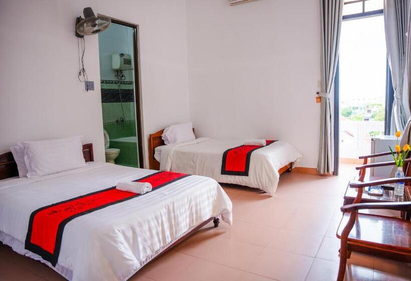 Deluxe room with river view, Velvet Rose