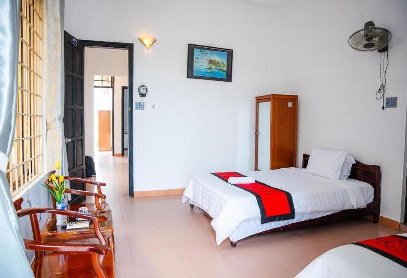 Deluxe room with river view, Velvet Rose