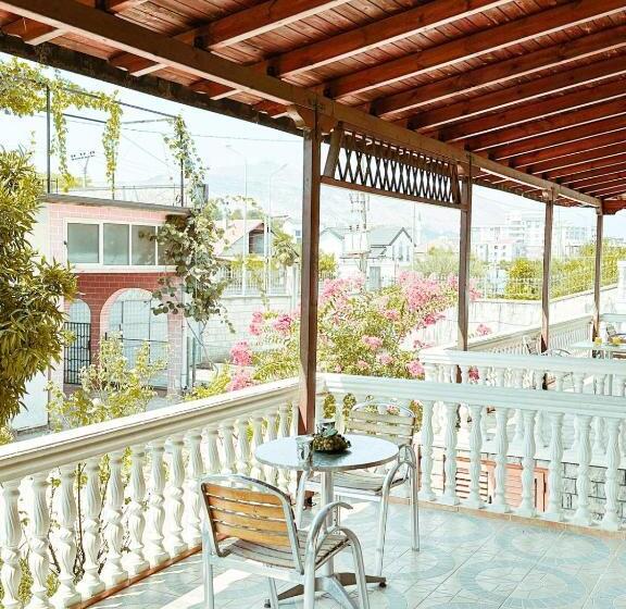 Quarto Triplo Standard com Balcão, Vizion