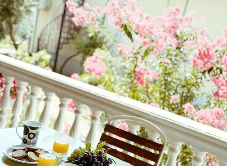 Quarto Triplo Standard com Balcão, Vizion