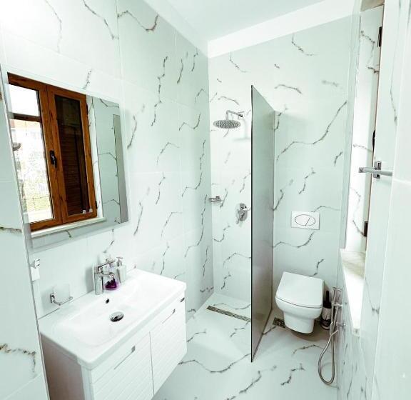 Quarto Triplo Standard com Balcão, Vizion