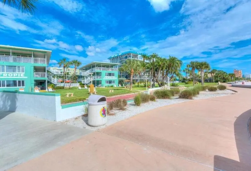 Huoneisto 1 Makuuhuone, Tropic Terrace Suite #45   Beachfront Resort