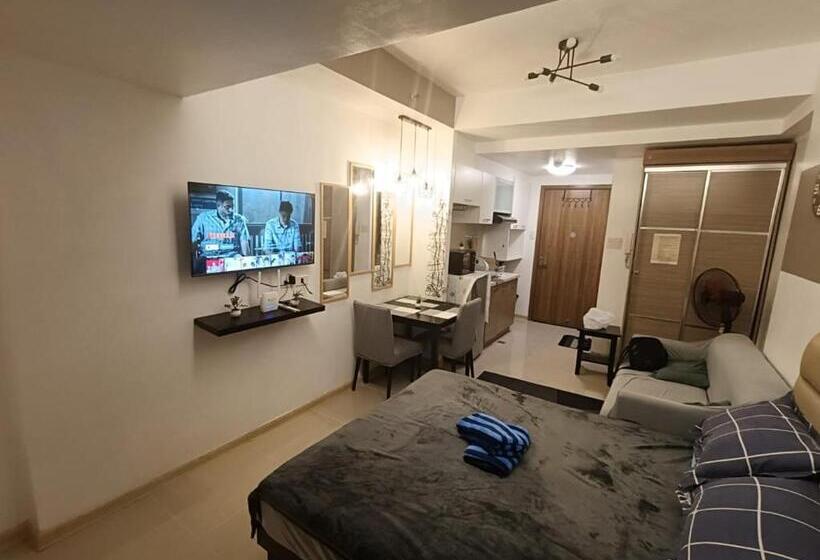 اتاق لوکس چهار تخته, Affordable Studio Type Condo In Congressional Town Center