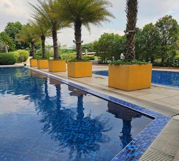 اتاق لوکس چهار تخته, Affordable Studio Type Condo In Congressional Town Center