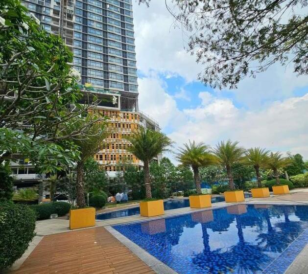 اتاق لوکس چهار تخته, Affordable Studio Type Condo In Congressional Town Center