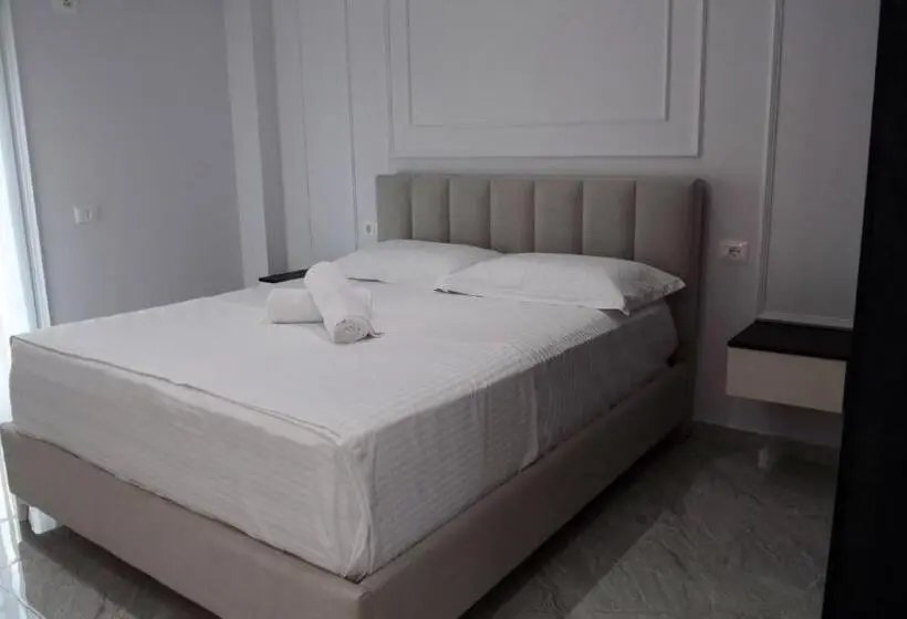اتاق استاندارد با چشم‌انداز دریاچه, Bar Restorant Hotel Rama