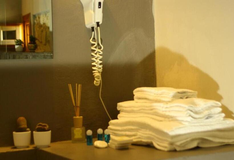 اتاق کلاسیک سه تخته, Il Carosello Dei Baroni