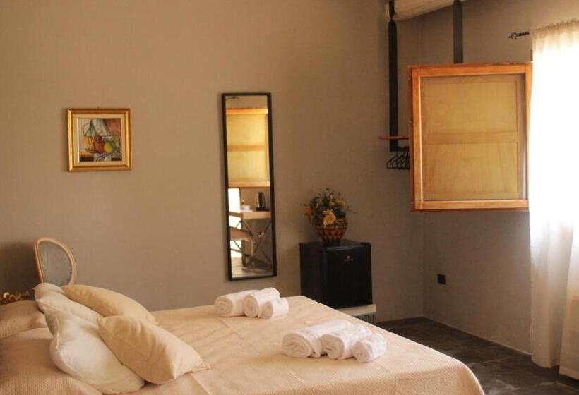 اتاق کلاسیک سه تخته, Il Carosello Dei Baroni