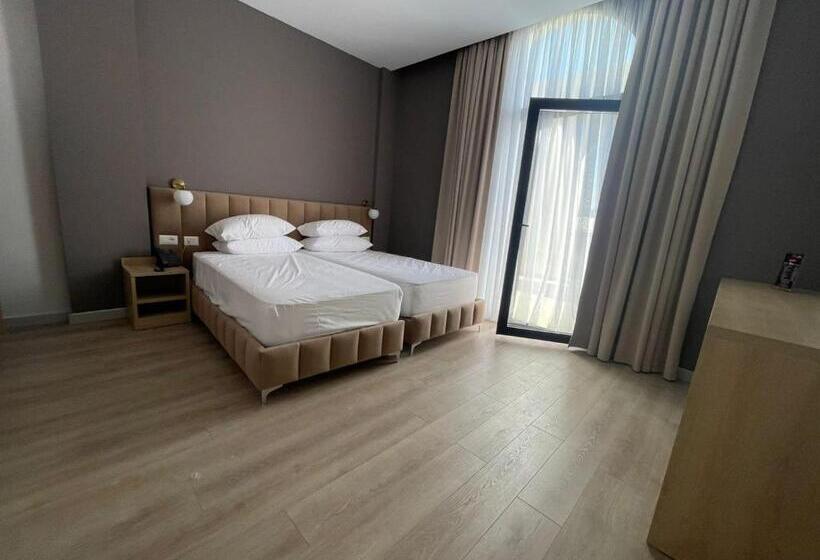 バルコニー付きデラックスルーム, Panorama Elbasan