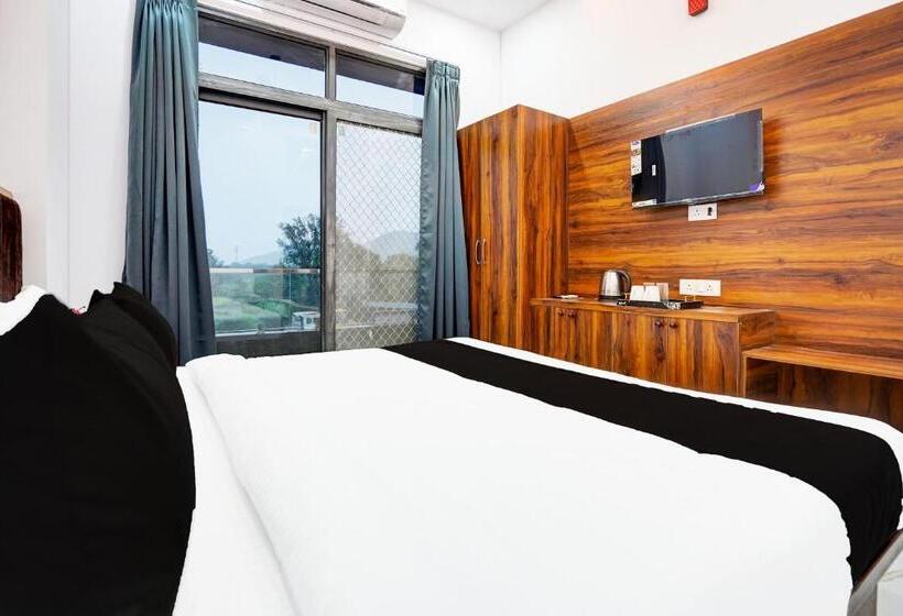 トリプルクラシックルーム, O Raj Gharana