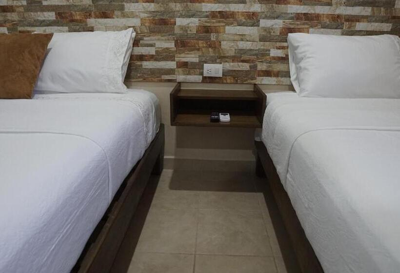 חדר סטנדרט לשלושה, Del Parque