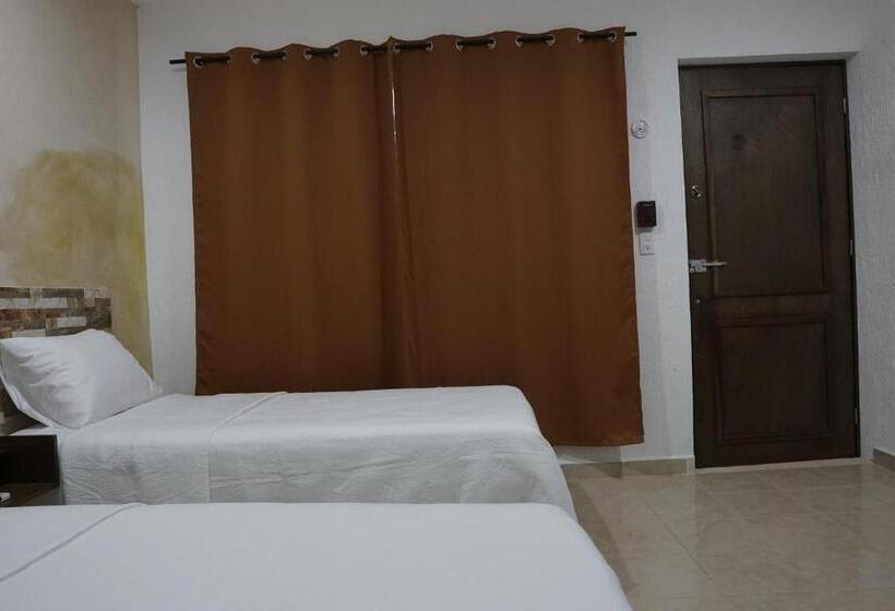 חדר סטנדרט לשלושה, Del Parque