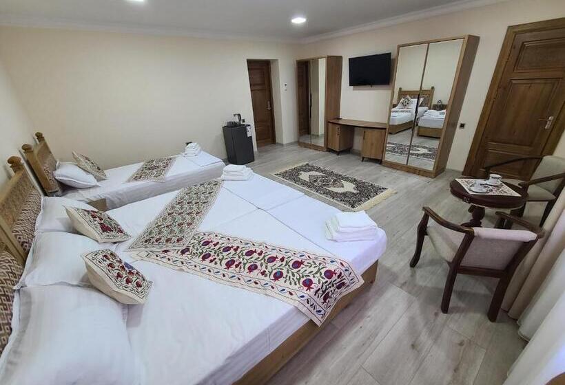 패밀리 룸, Padishakh Boutique