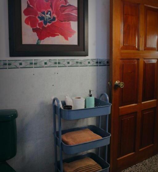 اتاق استاندارد چهار تخته, Rholyn Pura Vida !!