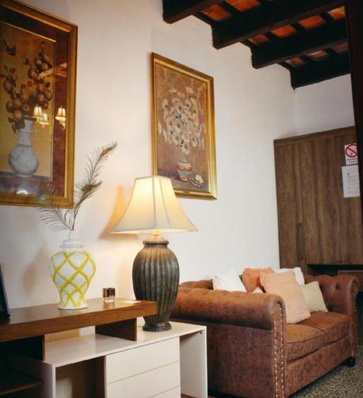 اتاق استاندارد چهار تخته, Rholyn Pura Vida !!