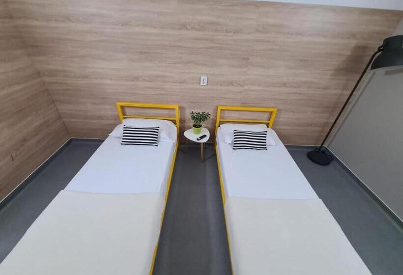 חדר סטנדרט, Industrial Hostel