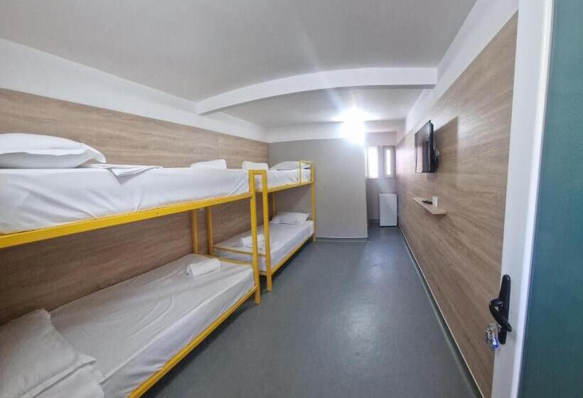 اتاق استاندارد چهار تخته, Industrial Hostel