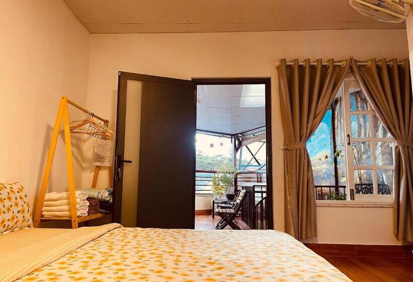 اتاق استاندارد چهارنفره با بالکن, Bắphousehomestay
