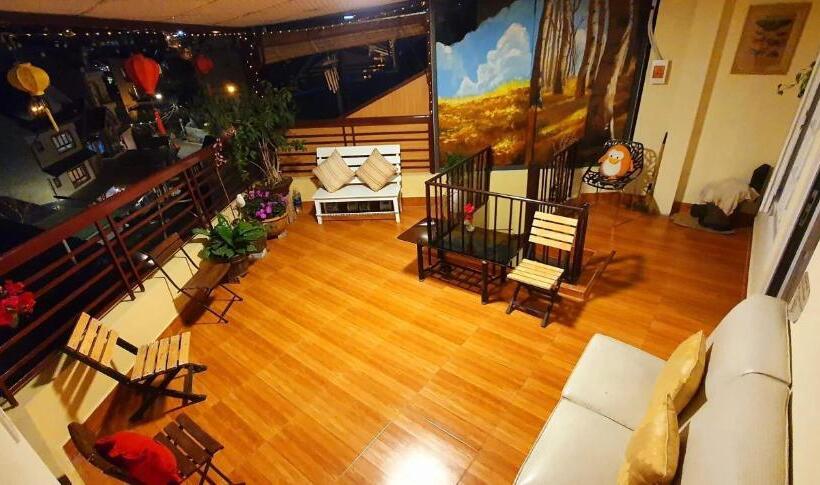 اتاق استاندارد چهارنفره با بالکن, Bắphousehomestay